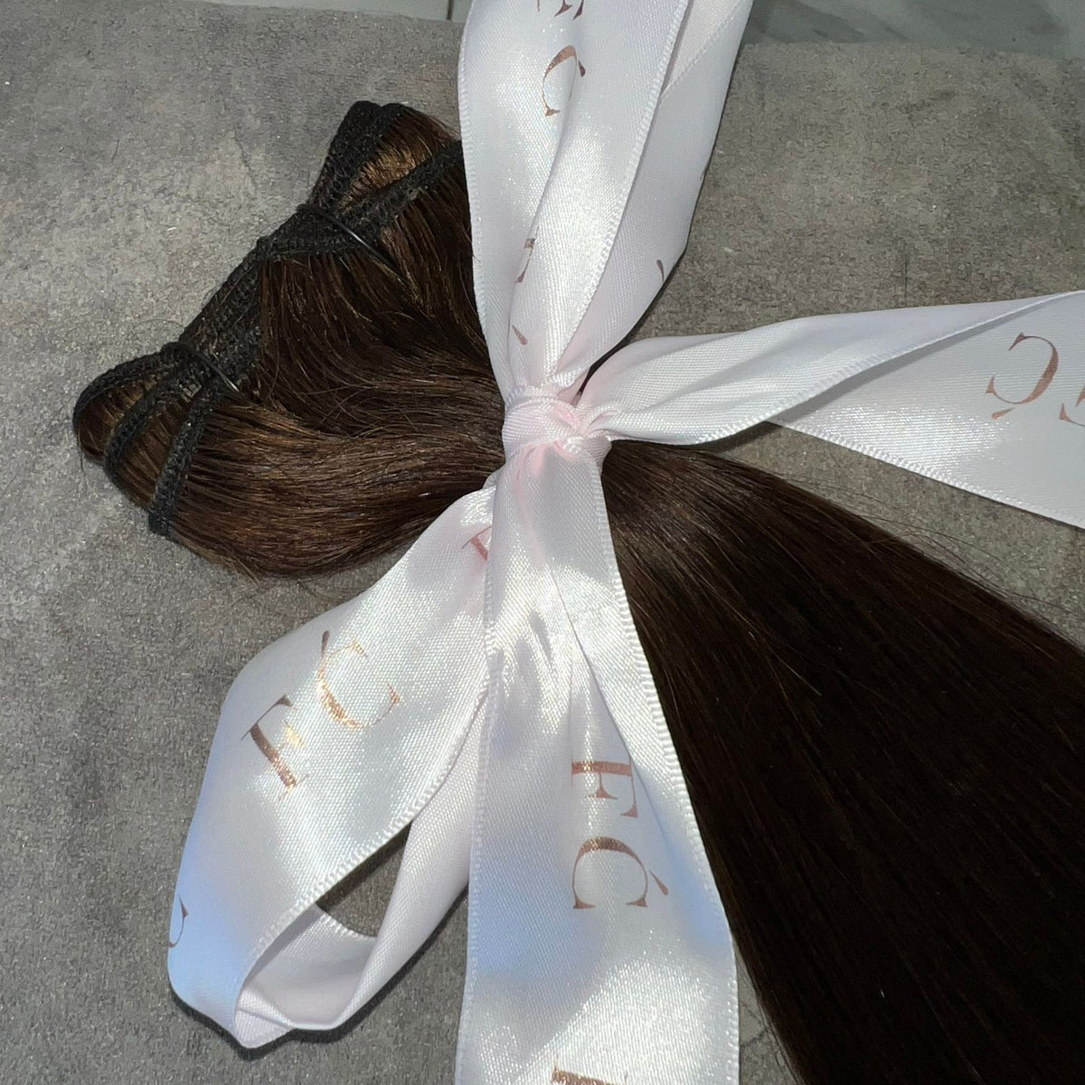 KING KYLIE BROWN | WEFT | 24 INCHES